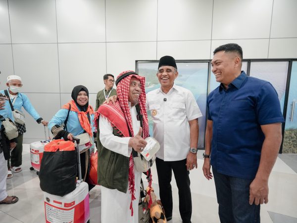 Gubernur Anwar Hafid Sambut Kepulangan Jamaah Haji Sulteng