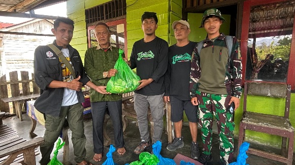 Menembus Jalan Berbatu Demi Harapan: Perjalanan Jurnalis TAMEME Mengantar Bantuan ke Dusun Terpencil Korban Gempa Sigi