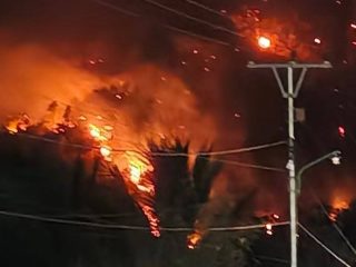 Kebakaran di Pamona Selatan Meluas, Api Dekati Permukiman