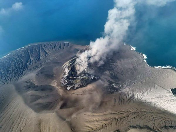 Anak Krakatau Erupsi Menerus 25 Jam, PVMBG Tetapkan Status Siaga