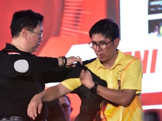 CindoNews.com Resmi Diluncurkan, Wijaya Chandra Sematkan Rompi kepada Leopold Mandagie