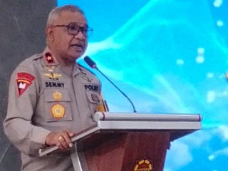 Wakapolda Sulteng Tekankan Program Polri Bersama Masyarakat, Brimob Bagikan Sembako